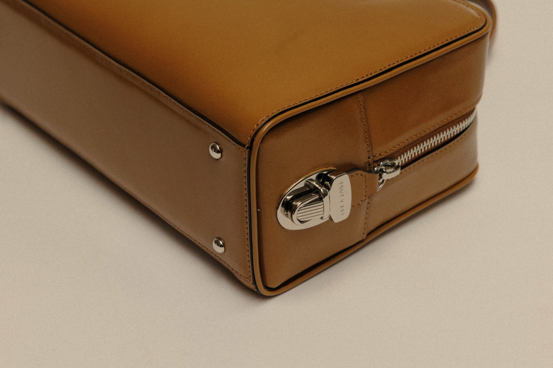 SAC LOQUET SMALL CARAMEL – TOUT Y EST JP