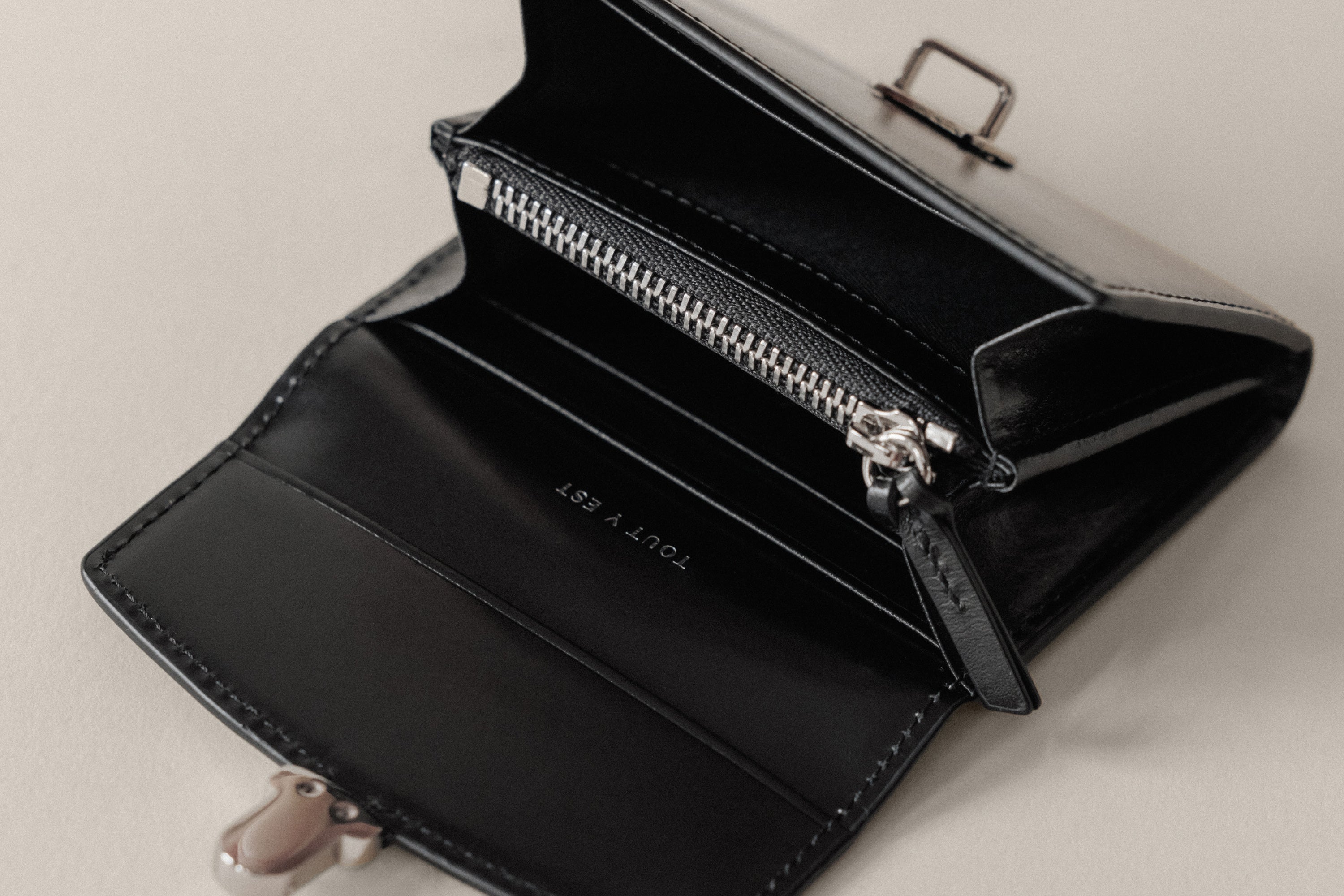 PORTE CARTES LOQUET BLACK – TOUT Y EST JP