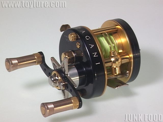 メガバス パガーニ P200 ブラックパール/ゴールド 左ハンドル 新品