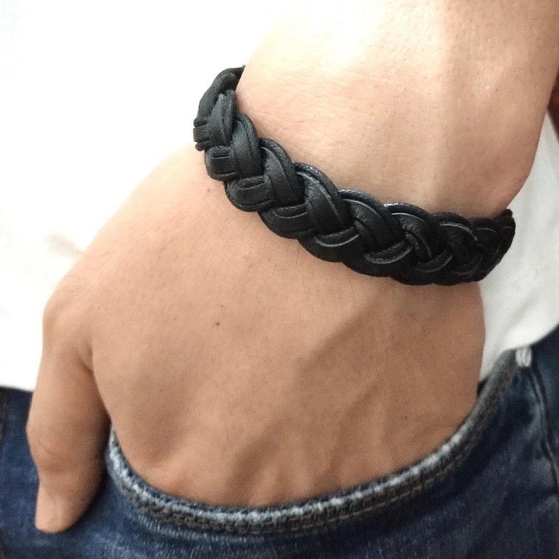 楽天市場】レースアップブラック編み込みレザーブレスレット 黒色の革