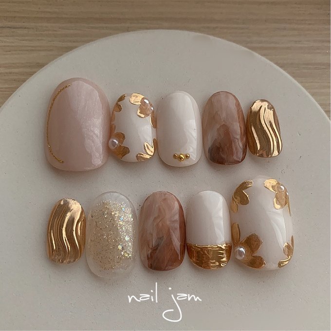 楽天市場】オーダーネイルチップ マキアートベージュのミラーフラワー