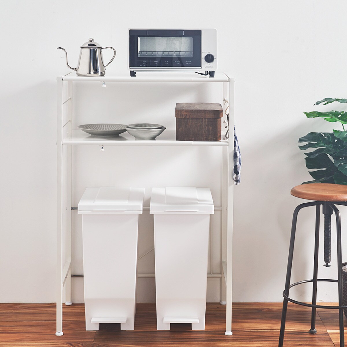 楽天市場】幅調節できる伸長式ゴミ箱上ラック（幅56〜76cm） ニトリ