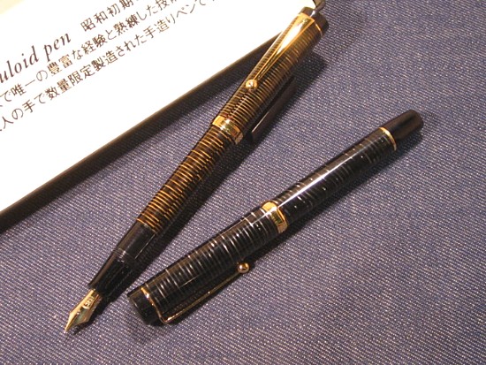 楽天市場】カトウセイサクショセルロイド万年筆［【横縞柄】金ペン