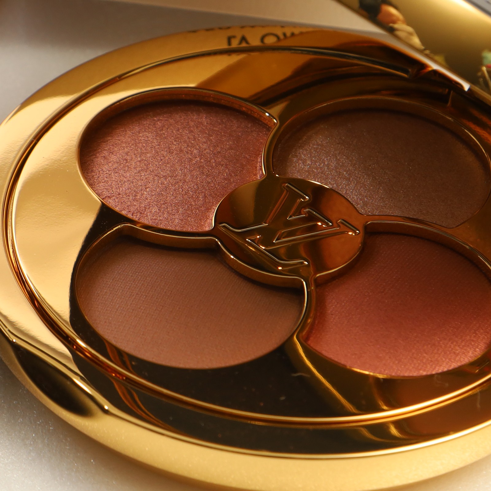 限定値下げ】LOUIS VUITTON アイシャドウパレット 150 LOUIS VUITTON