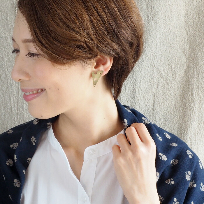 楽天市場】sasakihitomi（ササキヒトミ） ねずみとチーズのピアス 真鍮