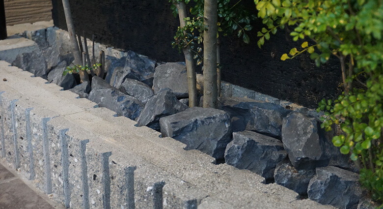 楽天市場】庭石 50〜150mm ラフ 200kg(20kg×10袋) 大容量 全4色 砕石