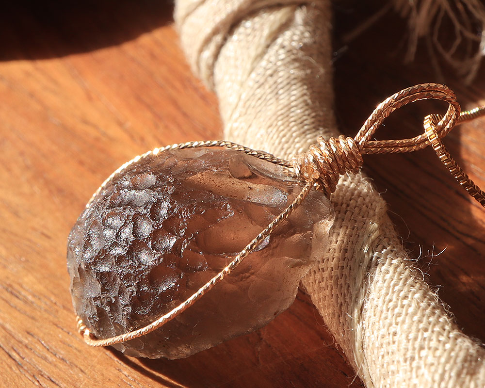 楽天市場】コロンビアナイト 原石 チンターマニ ストーン 隕石 聖なる