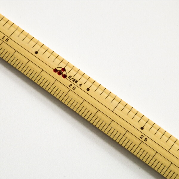 楽天市場】竹尺 1尺 鯨/ｾﾝﾁ（ものさし 定規 学校 溝 竹ものさし 和裁
