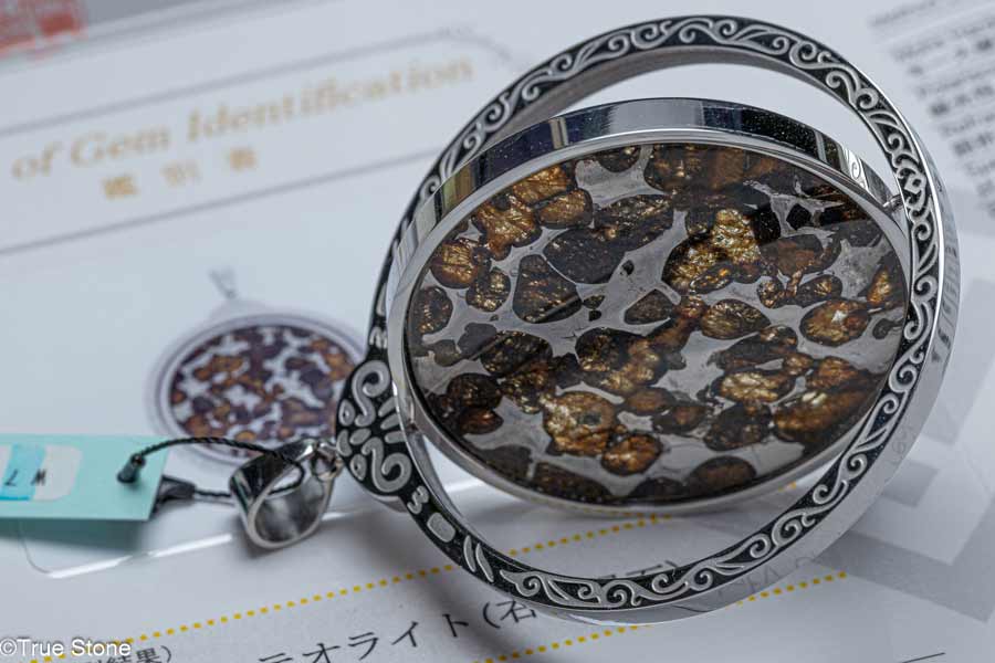 楽天市場】鑑別書付き AAA パラサイト隕石 回転 大型 ペンダントトップ