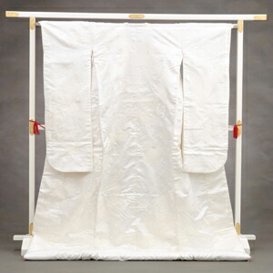 楽天市場】白無垢 着物 神社婚 和装 花嫁衣裳 1AH0233 ラメ入り牡丹に