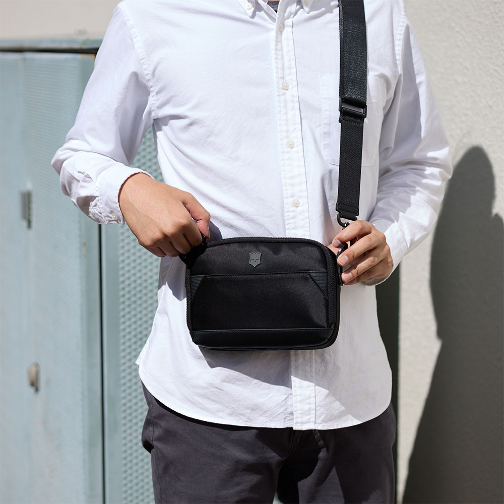 楽天市場】ビクトリノックス ショルダーバッグ VICTORINOX 2L