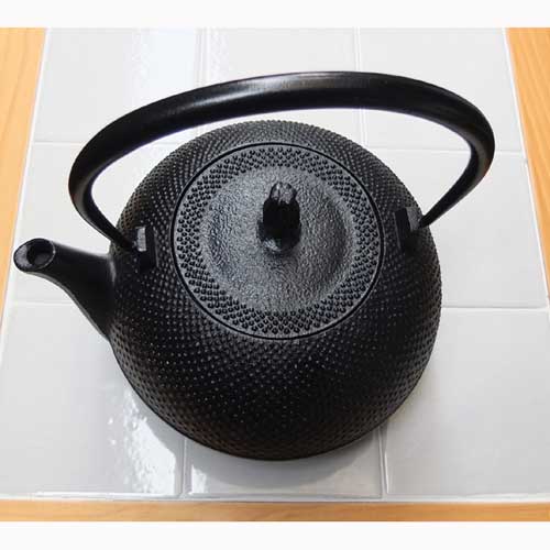 楽天市場】日本が誇る伝統工芸品南部鉄器 南部鉄瓶 なつめ形 アラレ