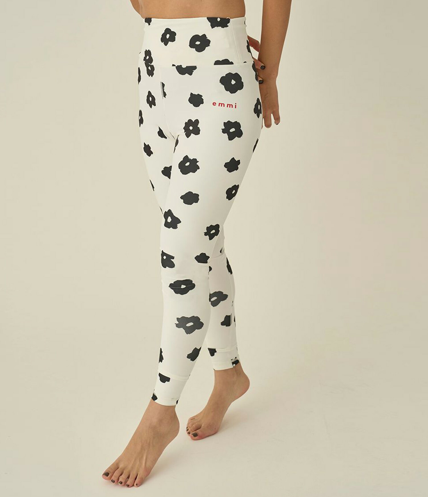 楽天市場】エミ ヨガウェア emmi WELLNESS &TRAINING キャッチー