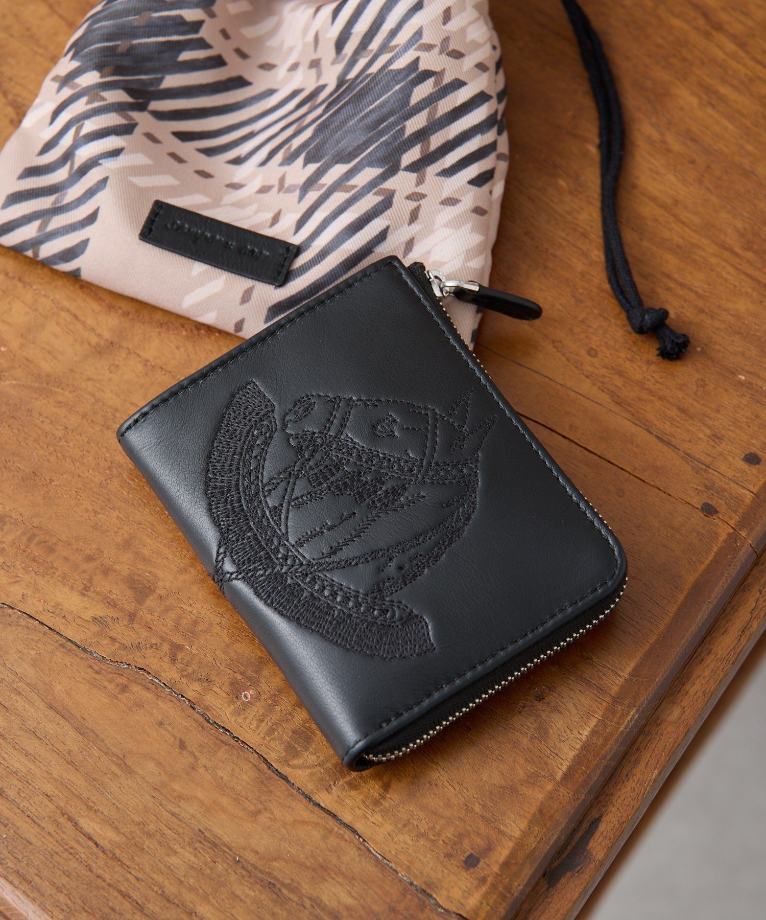 ear PAPILLONNER｜sampo×ear 本革ホース刺しゅう折り財布 | Rakuten