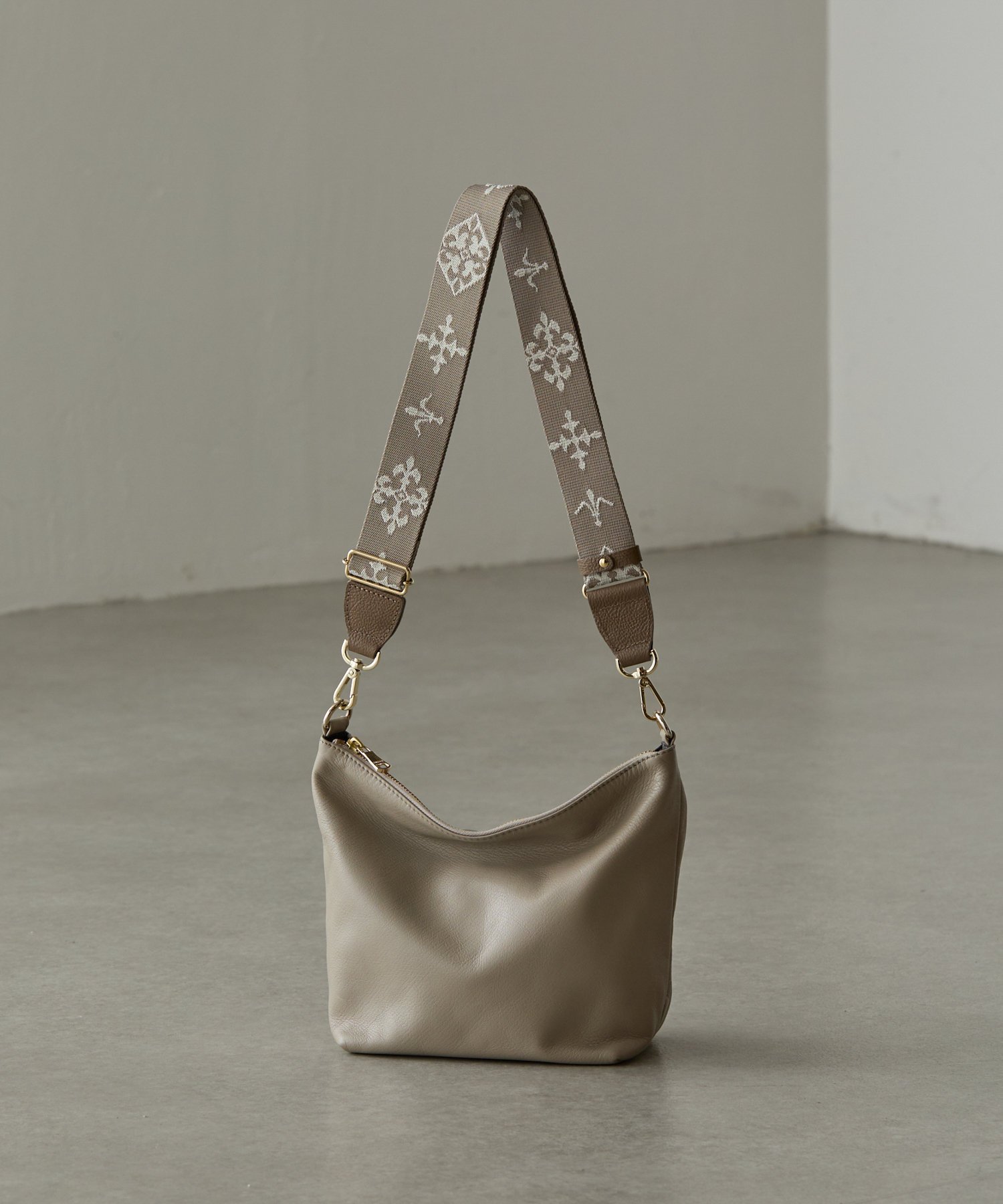 russet｜《3/4~価格改定》ソフトレザーシンプルショルダーバッグ