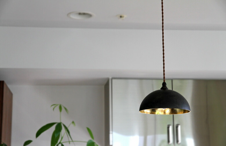 楽天市場】FUTAGAMI真鍮のペンダントランプ鋳肌・半球 鍛金仕上げ 黒