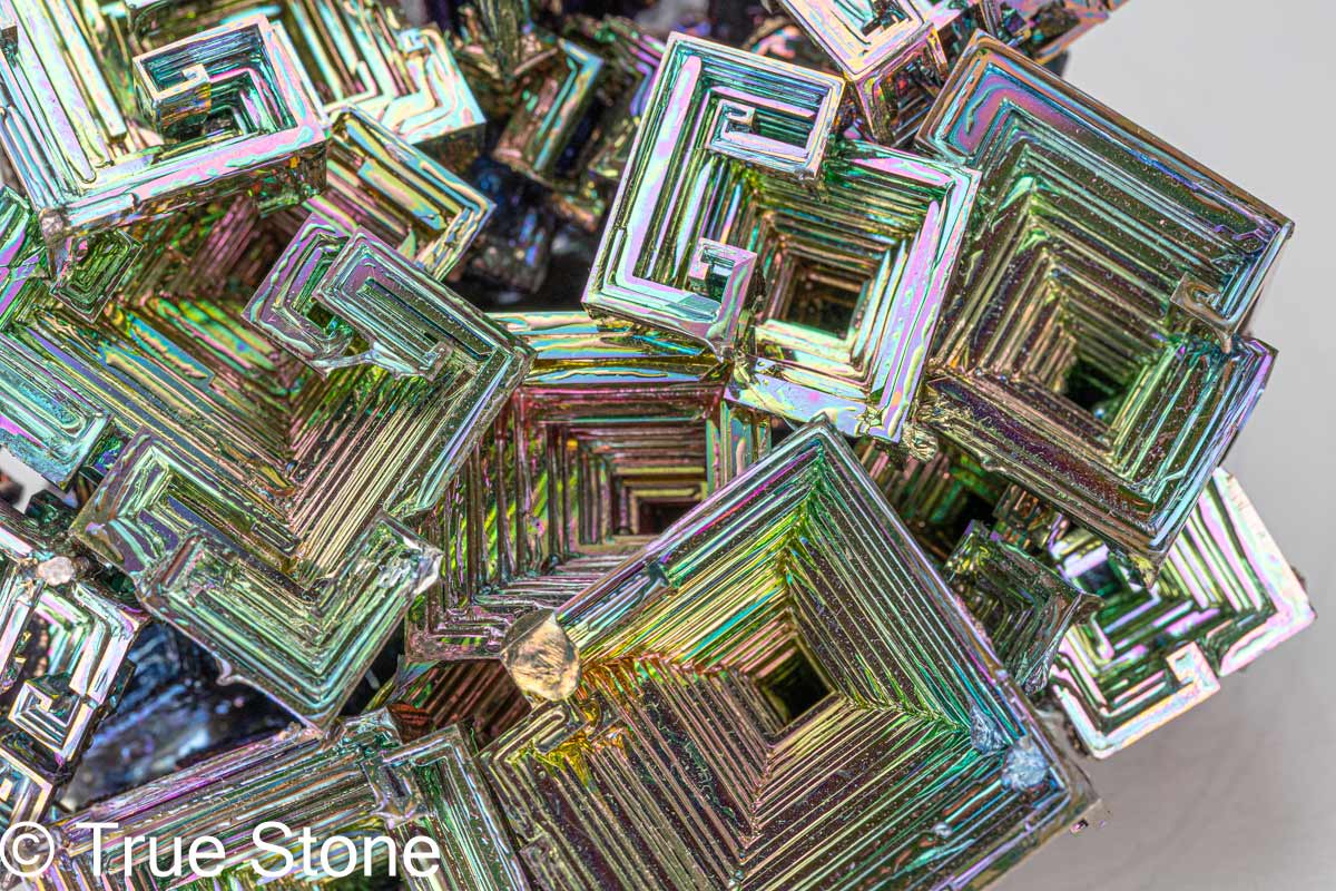 楽天市場】希少 巨大 ビスマス 結晶 重量 1489g 元素記号 Bi 原子番号