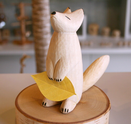 楽天市場】木彫り きつね まちぼうけ きたきつね 小 うぃるびぃ工房