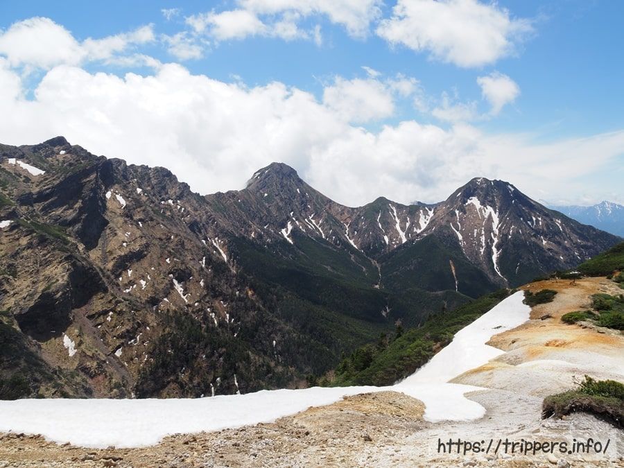 ツクモグサとホテイランが咲く南八ヶ岳(硫黄岳・横岳・赤岳)を縦走 1日目