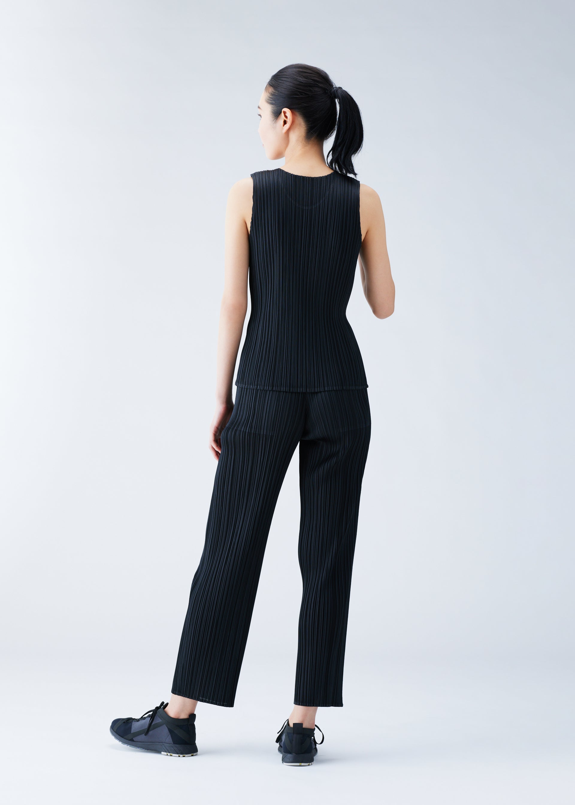 BASICS – ISSEY MIYAKE ONLINE STORE