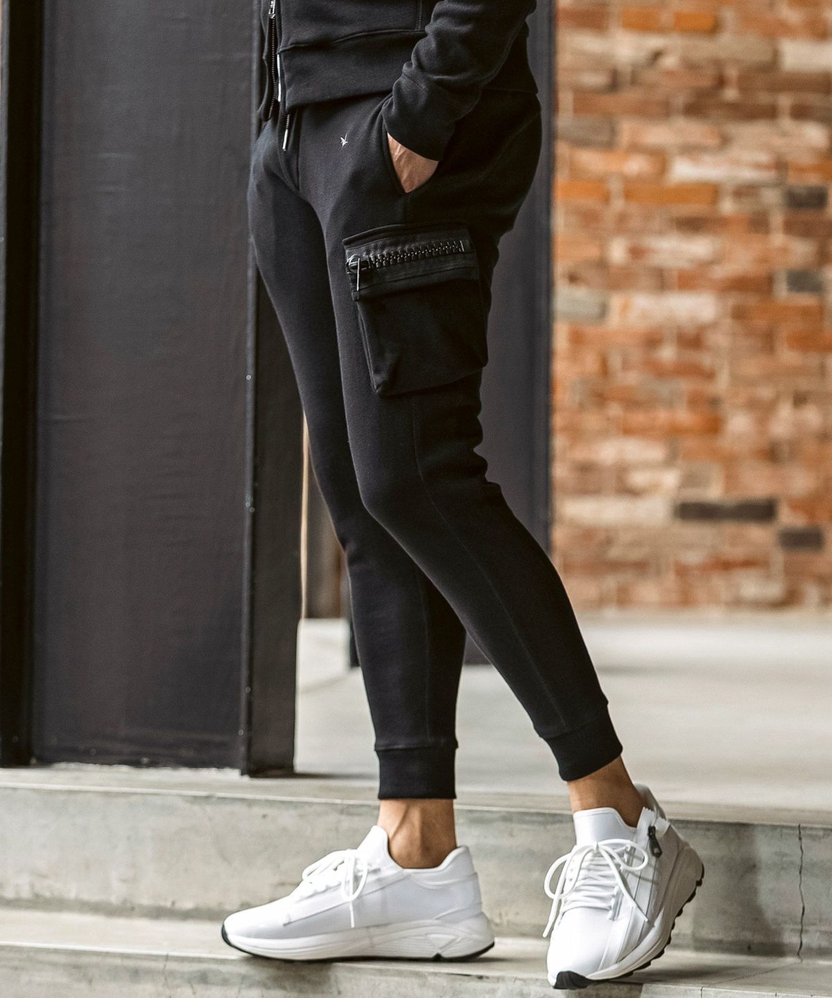 1PIU1UGUALE3 RELAX - ビッグファスナーカーゴポケットスウェット