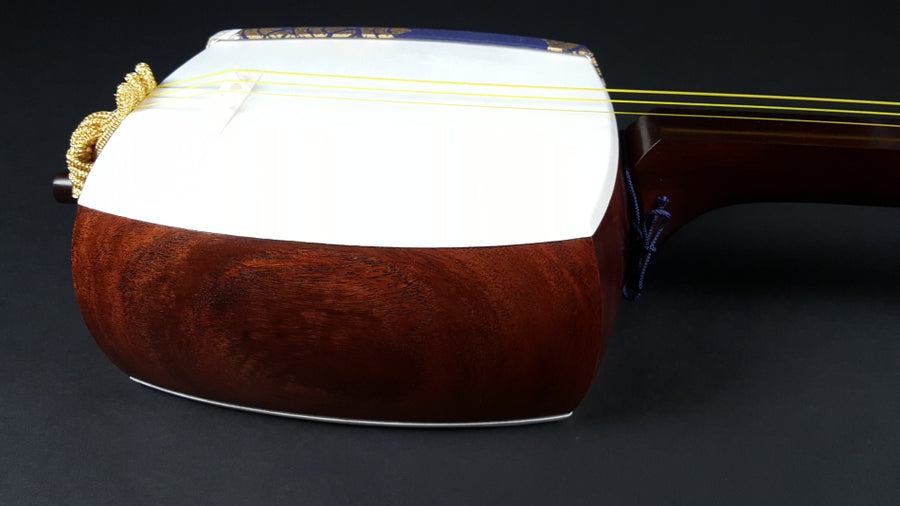 1.5寸短 金細二本溝子持ち綾杉胴 民謡三味線 高級津軽三味線 【金細二