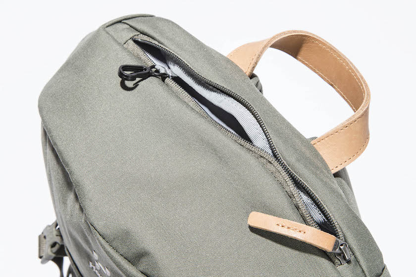 ホグロフス往年の名バックパックが一新。レトロなまま、機能が増量