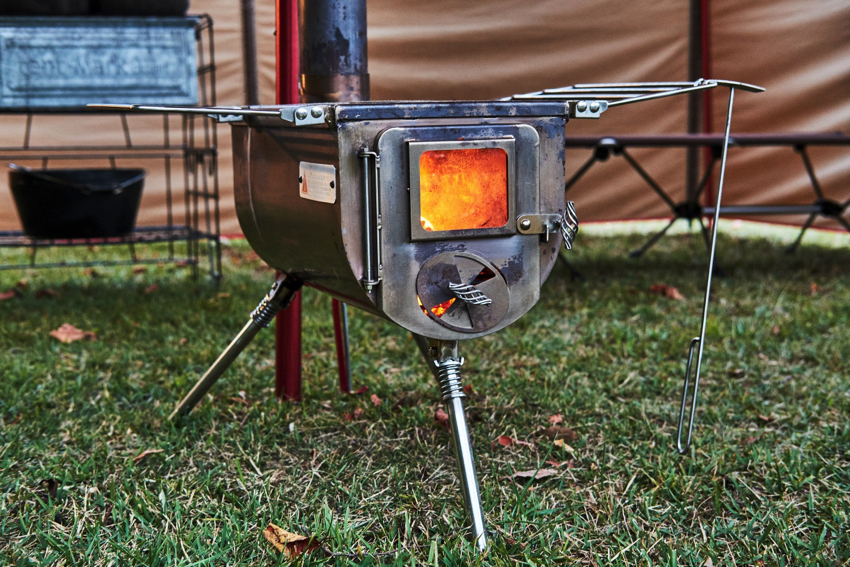 テンマクデザインから新型薪ストーブ2型が登場。調理も可能な冬