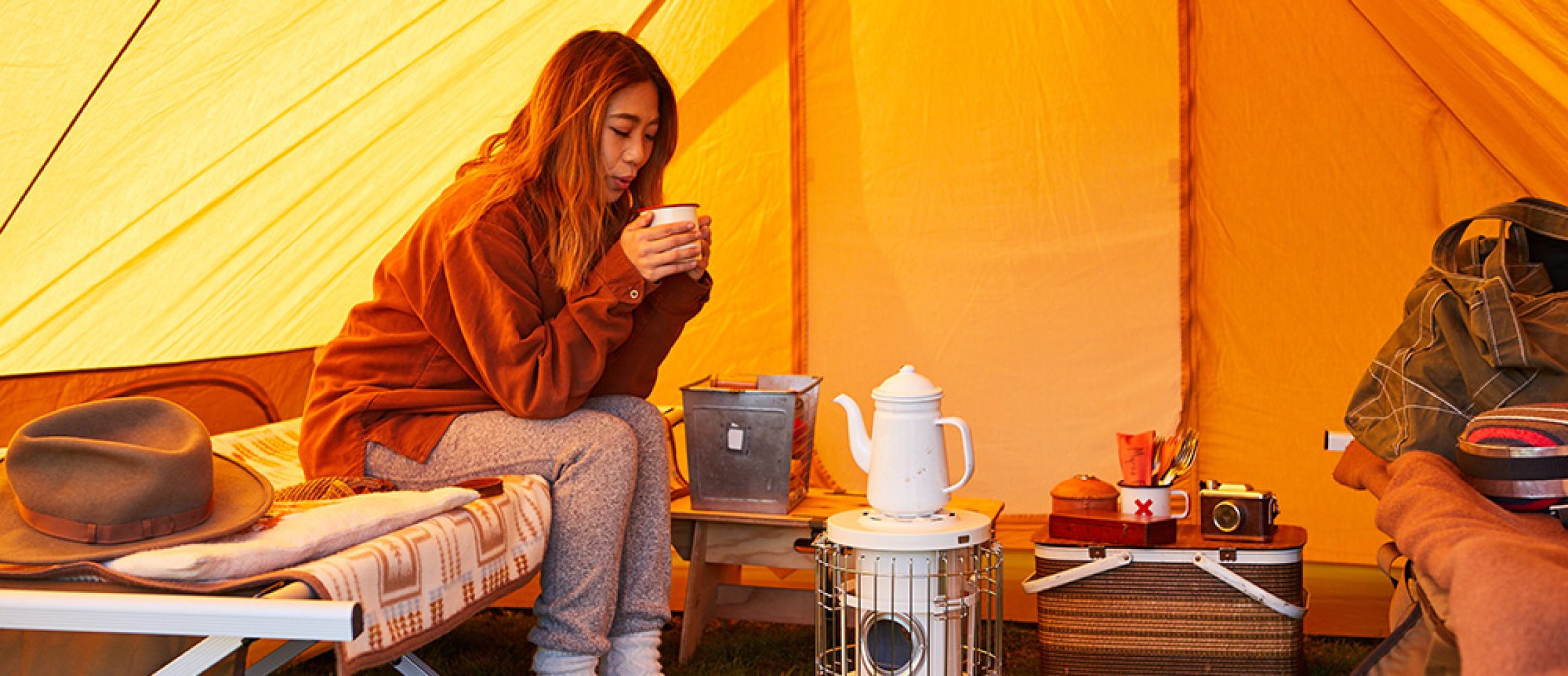 人気キャンパーYURIEが、話題のアラジンガスストーブを使ってみた