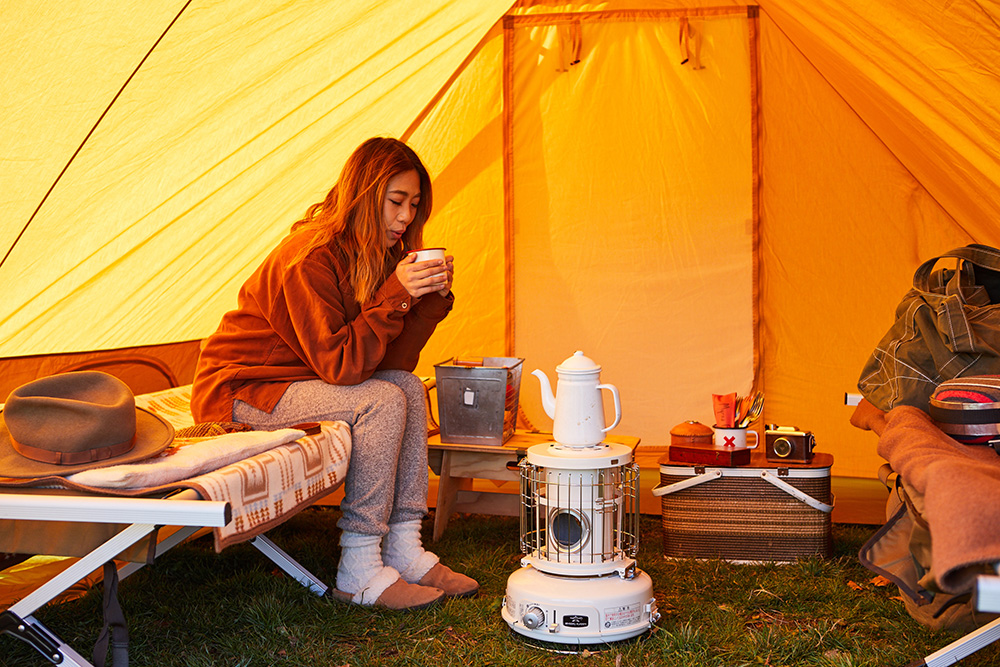 人気キャンパーYURIEが、話題のアラジンガスストーブを使ってみた