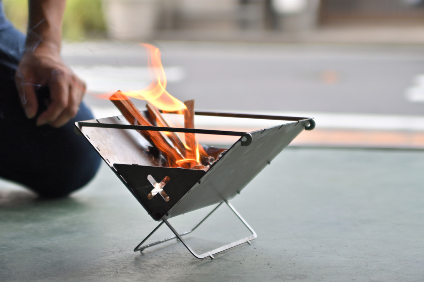 1kg以下！ 鹿児島のガレージブランド発の超軽量コンパクトな焚き火台