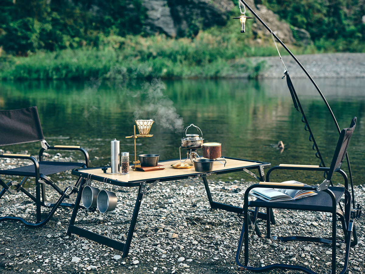 トウキョウクラフトのテーブル＆チェアは、バンブー×ブラックフレーム