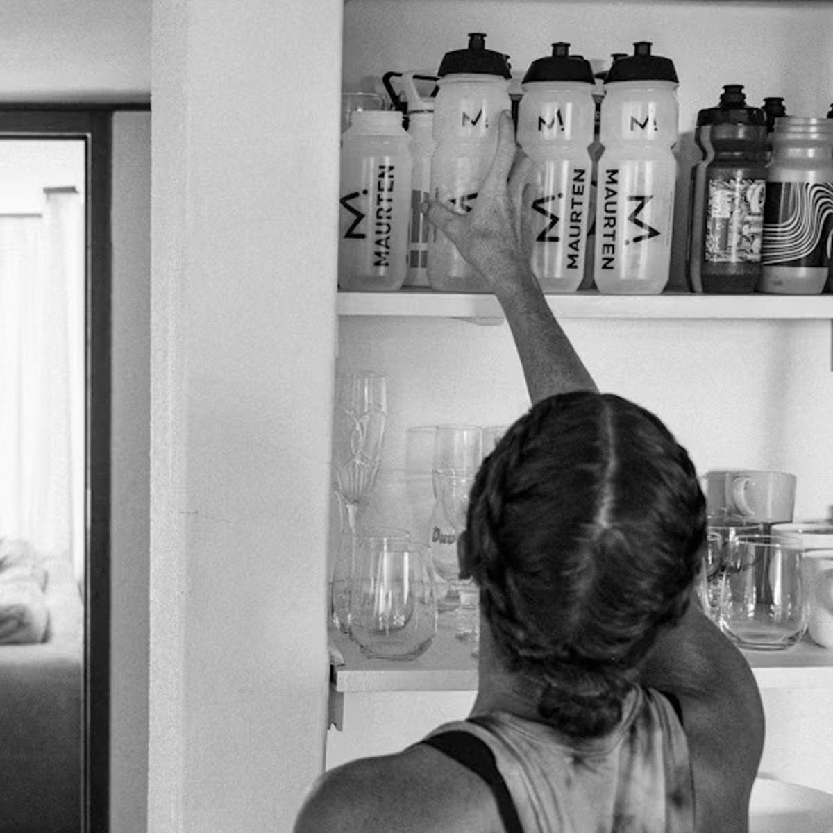 MAURTEN(モルテン) 750mlオリジナルシェイカーボトル – WINNING RUN