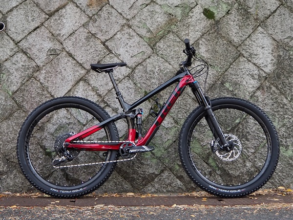 TREK Fuel(トレック フューエル ) EX9.8最速入荷。フレーム＆ホイール