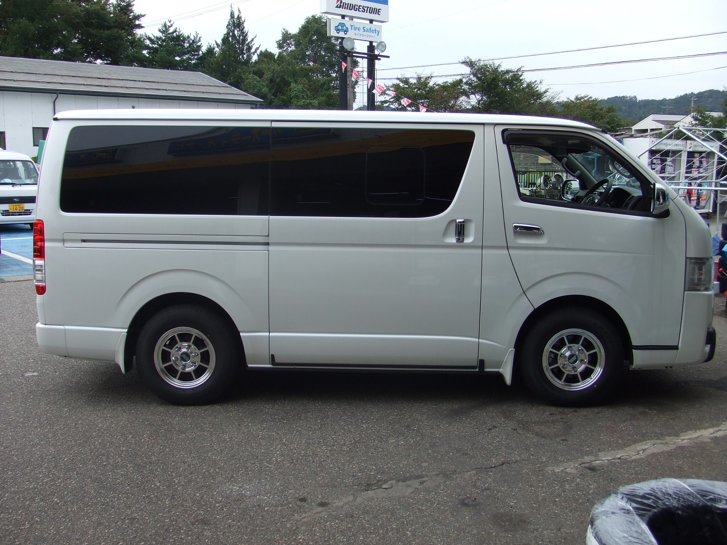 200系ハイエースにハヤシレーシングという選択肢 | トヨタ ハイエース