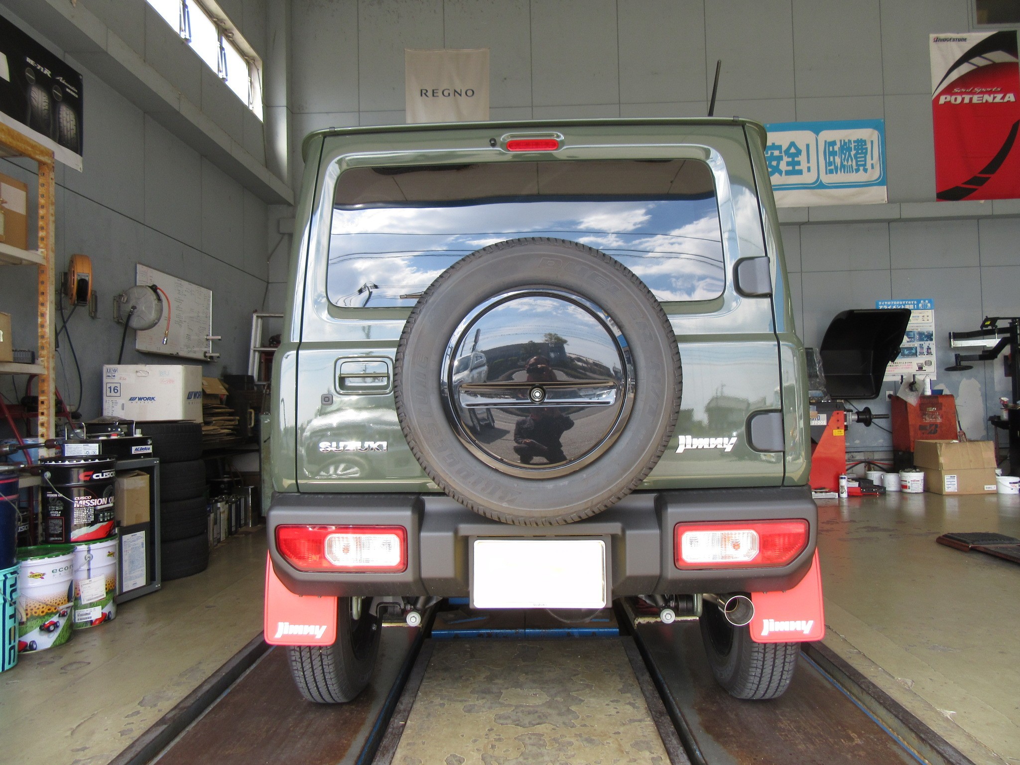 JB64新型ジムニーに、「HKS リーガルマフラー」を取り付け！ | スズキ