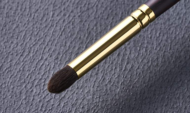 アイシャドーブラシ 灰リスを贅沢に使用した丸型アイシャドーブラシ