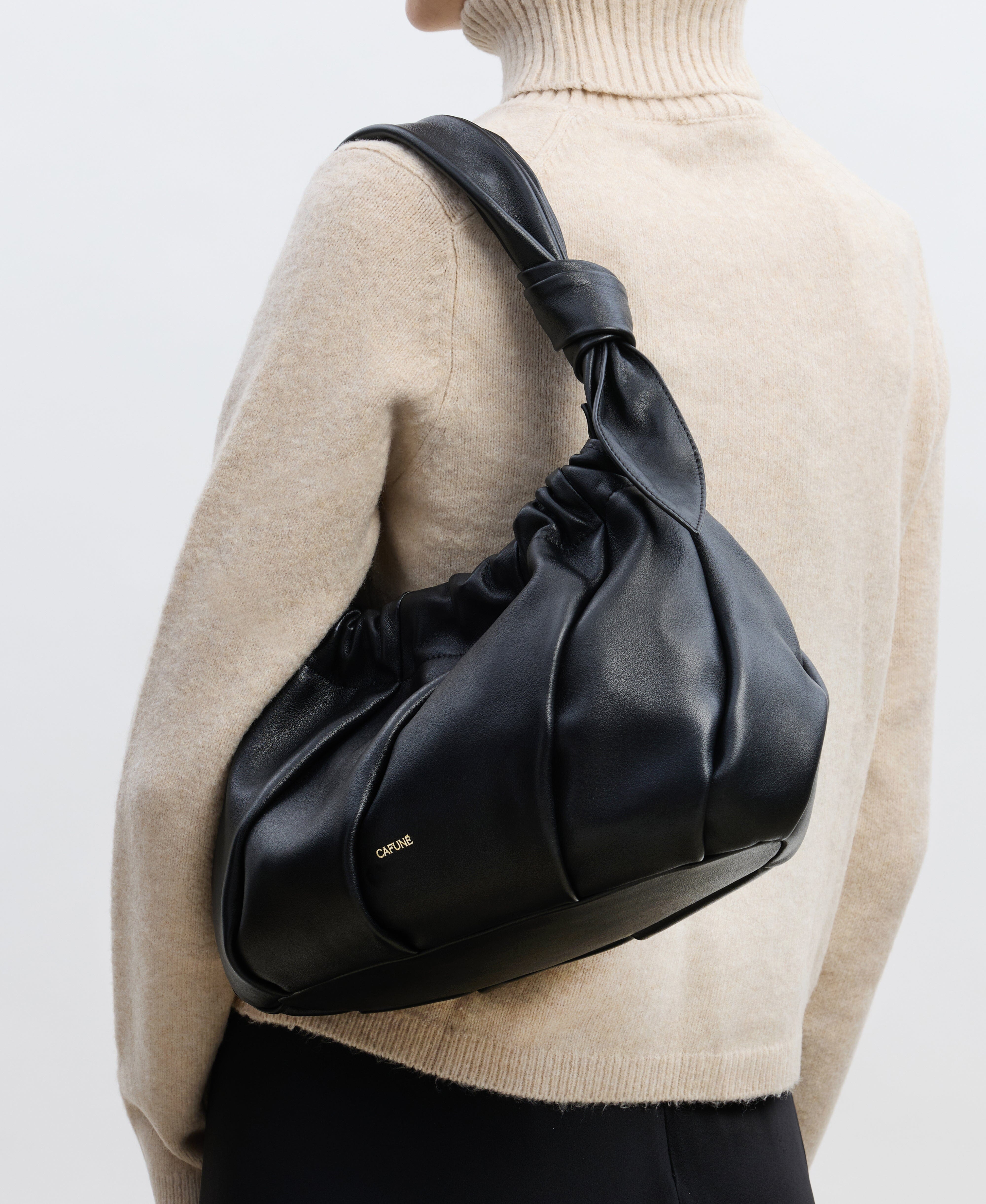 Cafuné Shoulder Bags