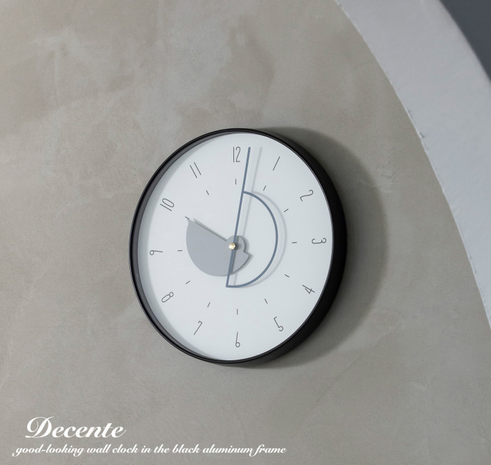かわいいユニークな文字盤の壁掛け時計 北欧モダンの【Decente