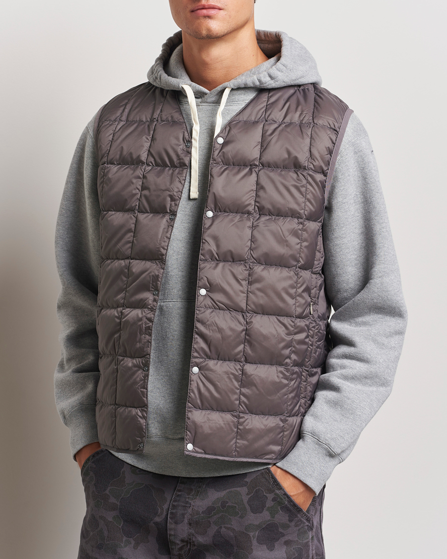 TAION V-Neck Lightweight Down Vest Gray bei Care of Carl