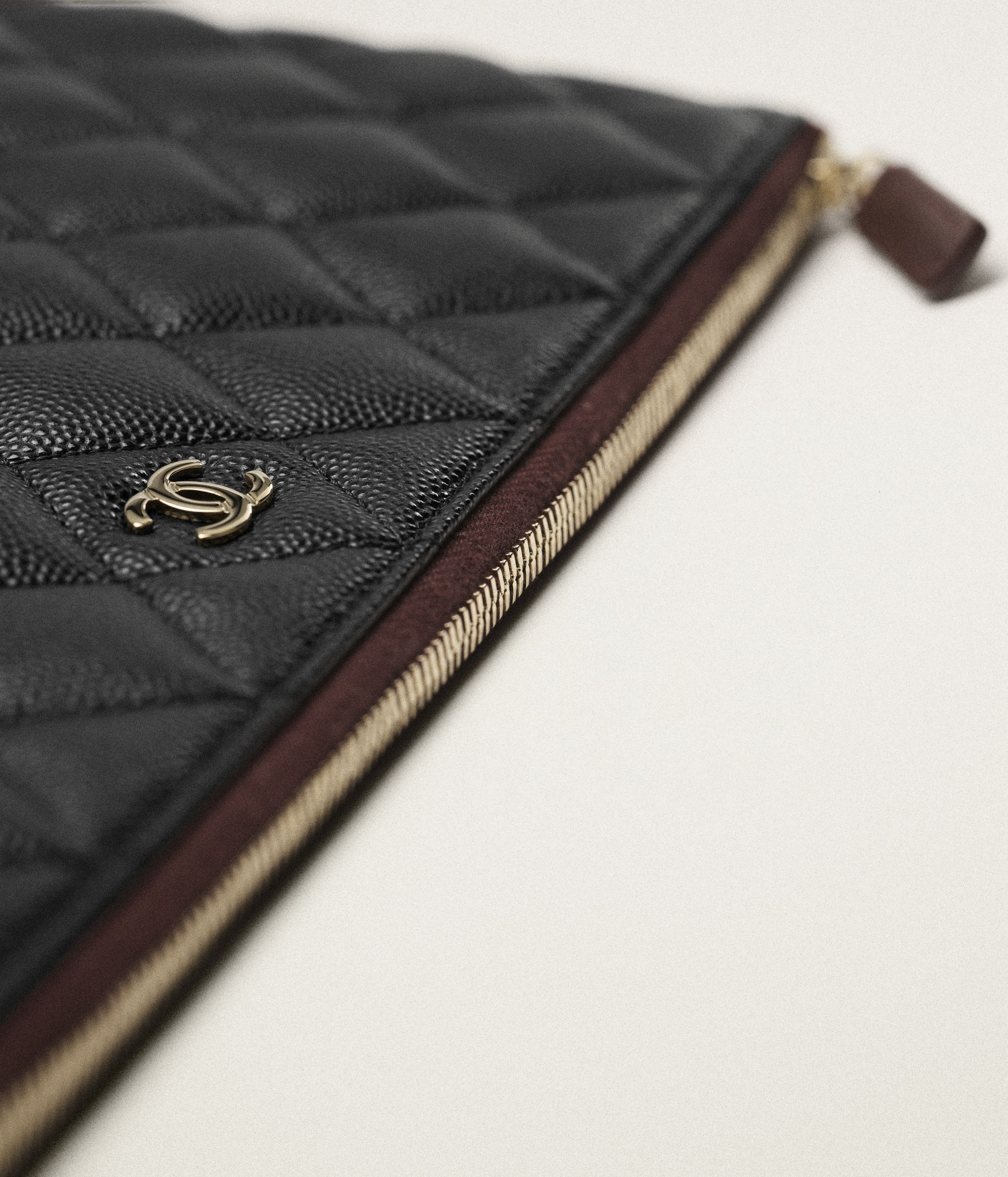 Classic small zipped pouch - Grained shiny calfskin & gold-tone