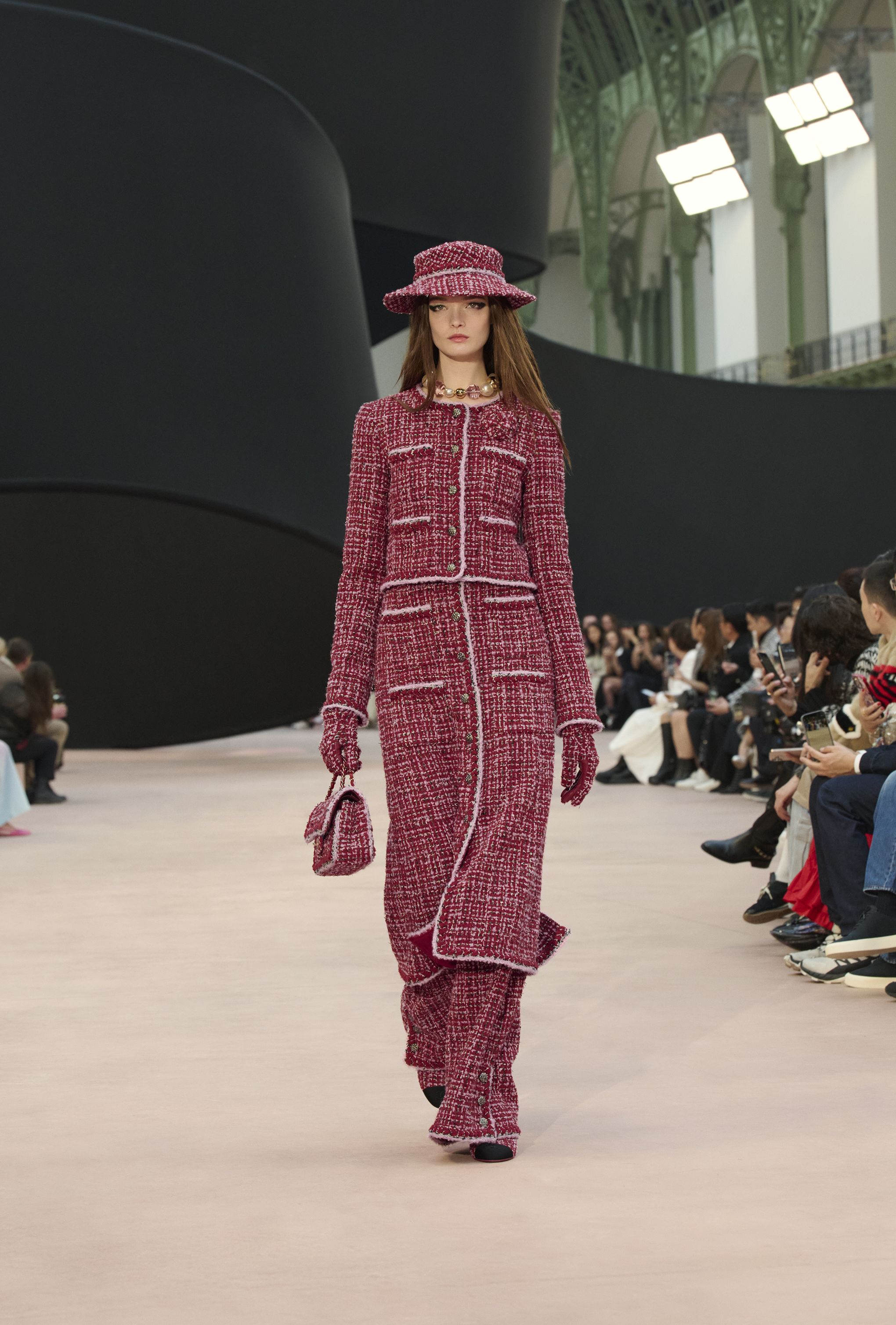 カメリア モチーフ ブローチ - ツイード、レッド、ピンク & ブラック