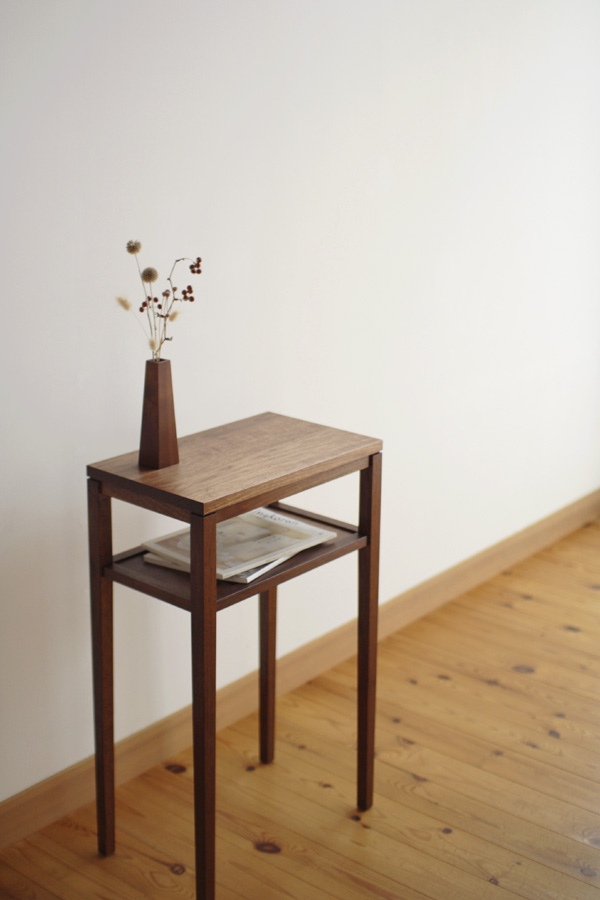 家具工房クラポ・ウォールナットのオーダーサイドテーブル（電話台