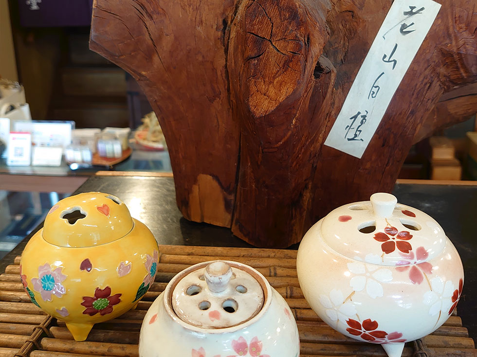 京都の各宗寺院御用達の青木玉初堂について