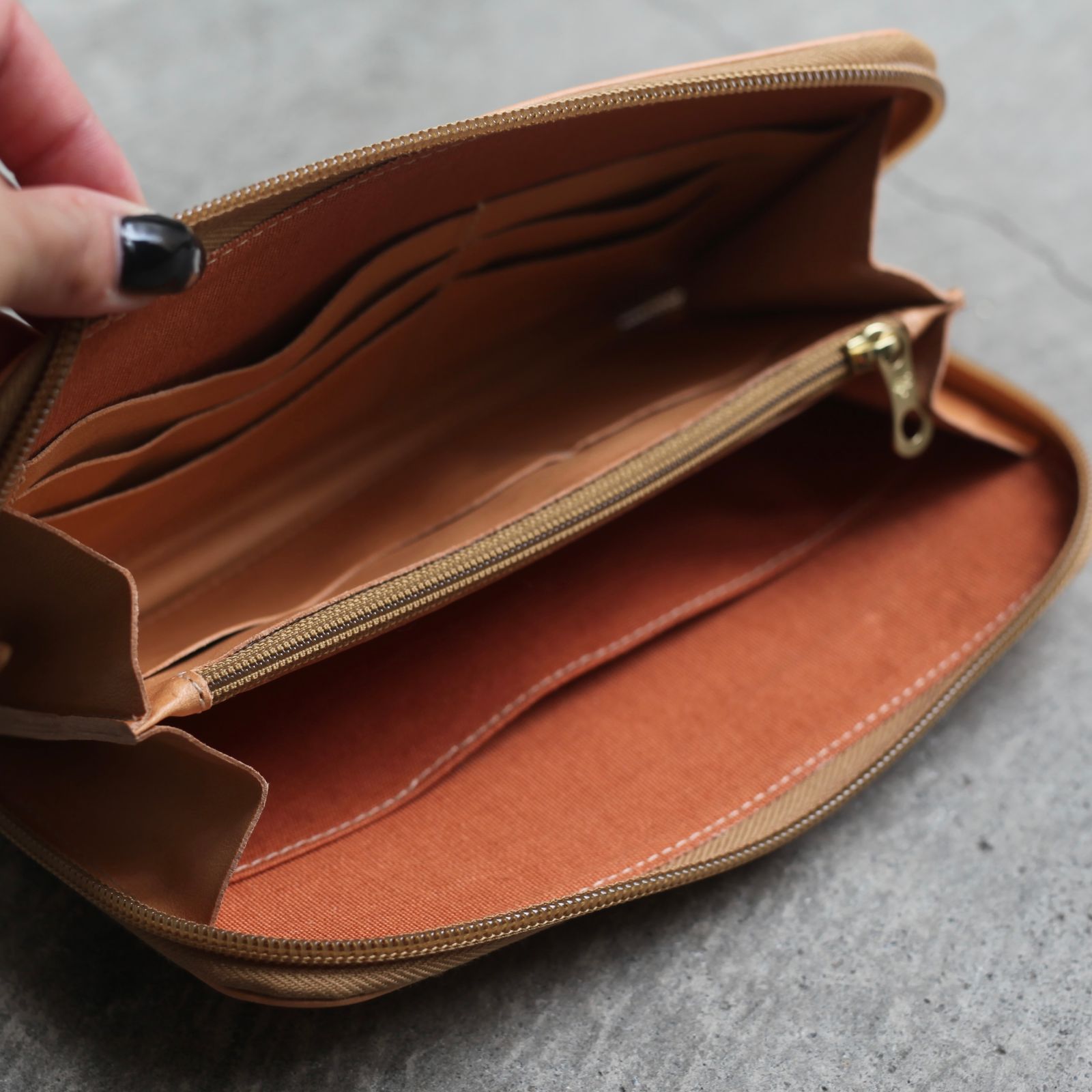 IL BISONTE - 【残り一点】ジップアラウンドロングウォレット