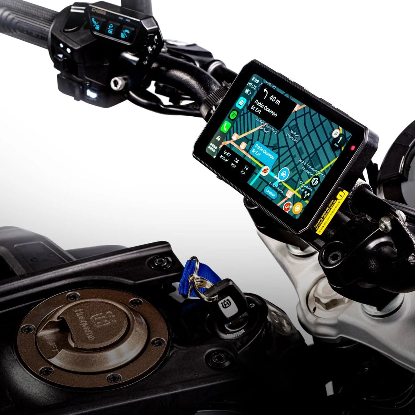 AIO-5 Play：バイクライフの革命。音楽やナビなどミラーリング可能な