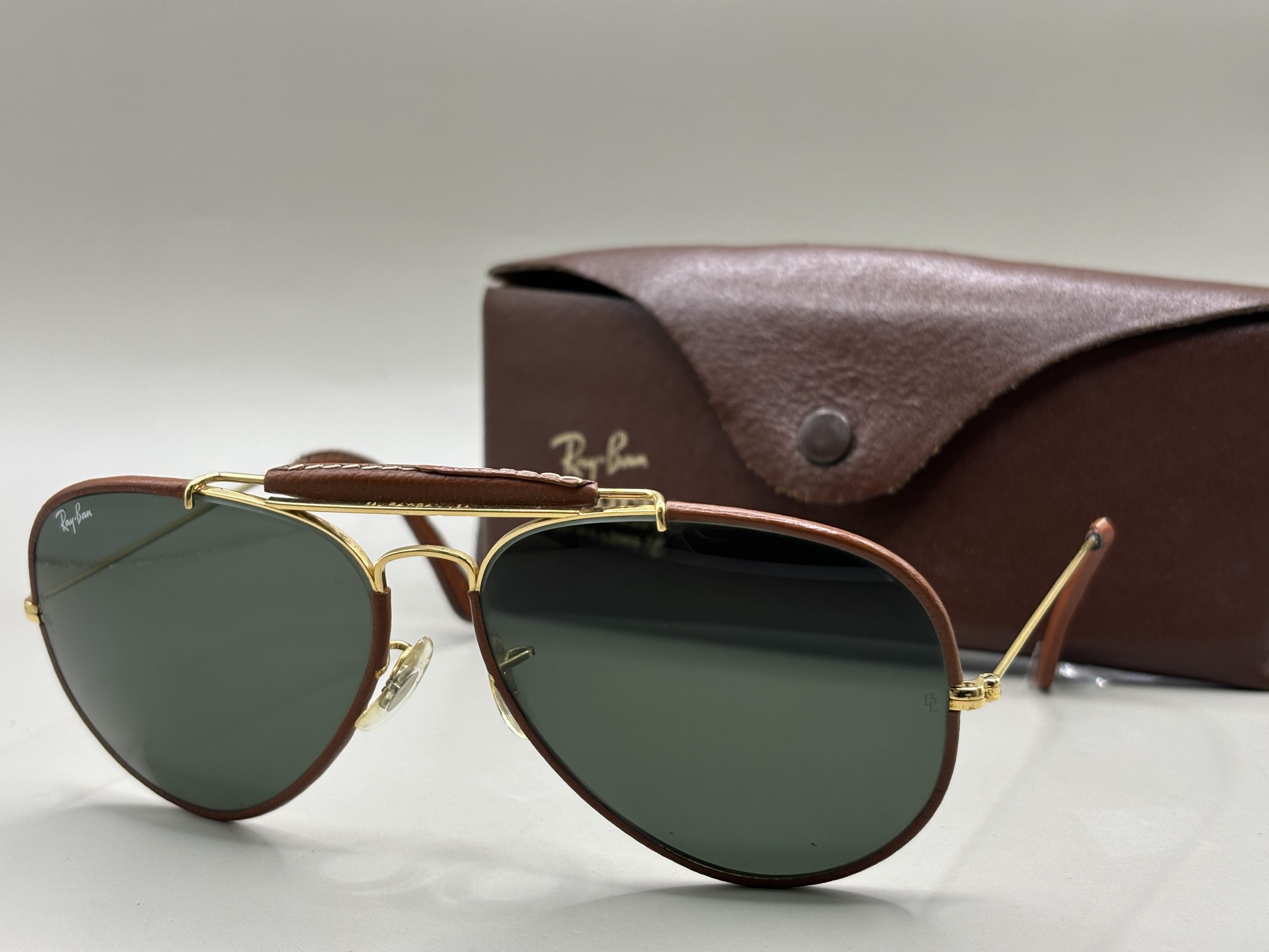 ヴィンテージのレイバンのサングラス、アウトドアーズマンのレザー