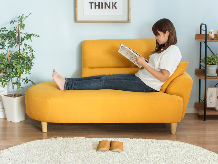 2人掛けカウチソファ 広め座面 開放感ある片肘デザイン ファブリック