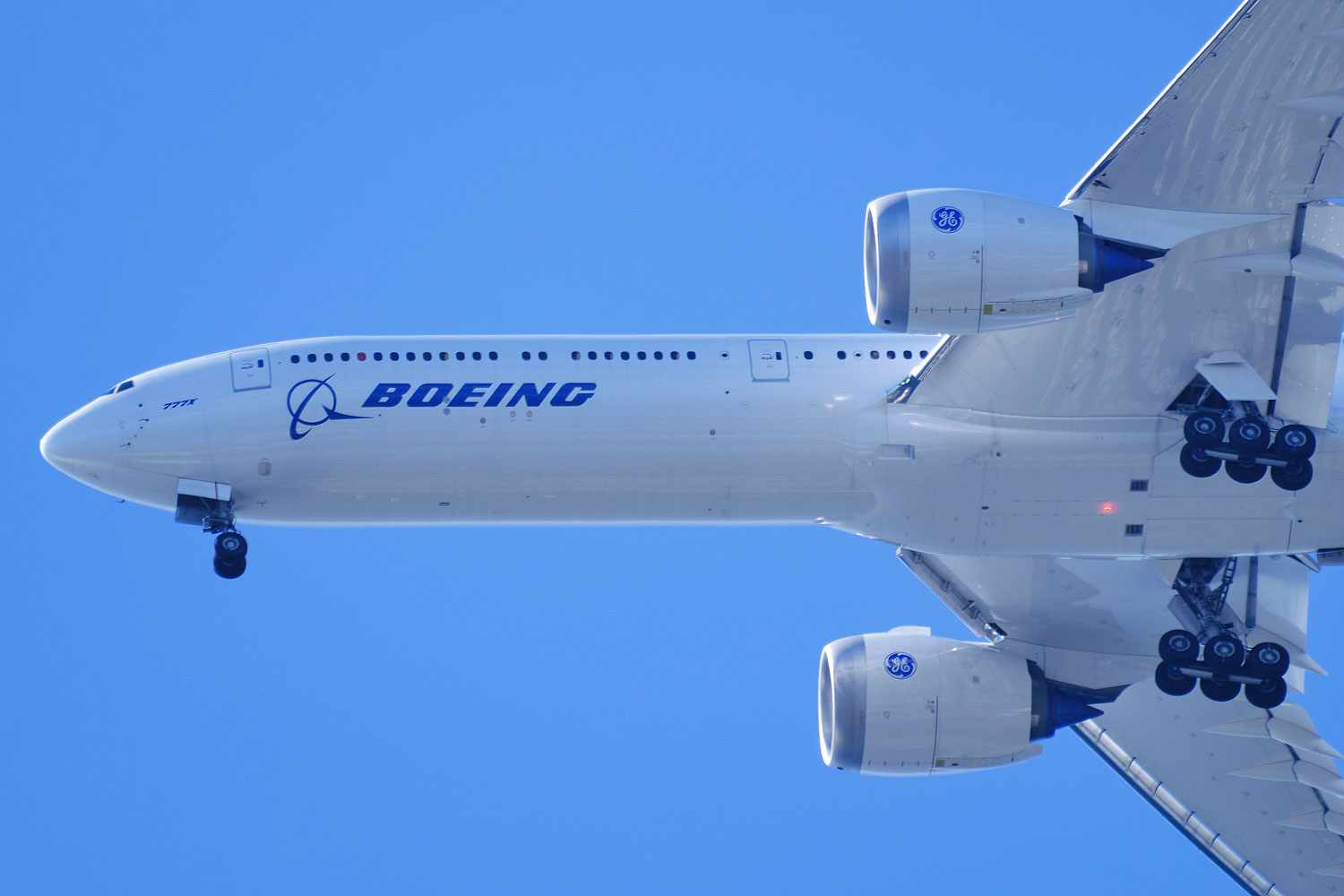 Boeing 777-9 flies to high-altitude airport in Mexico for FAA