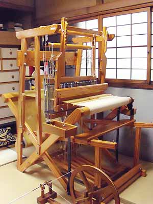 HARU晴織物倶楽部の織機